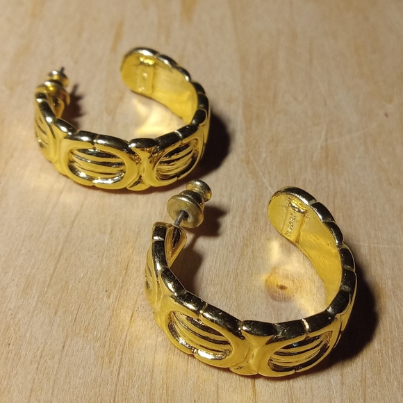 * vintage Trifari gold tone hoop earrings